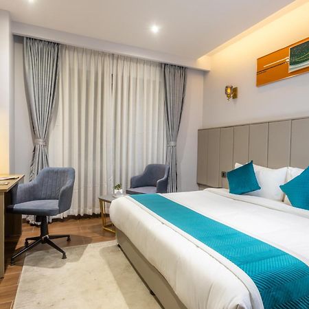 De Crown Inn Jogikuti Dış mekan fotoğraf