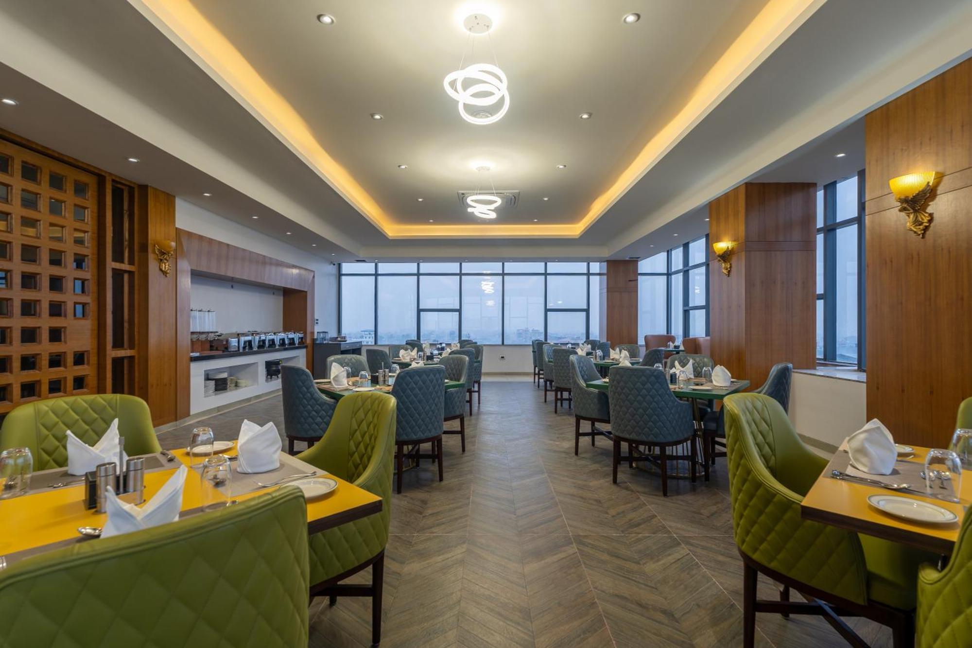 De Crown Inn Jogikuti Dış mekan fotoğraf