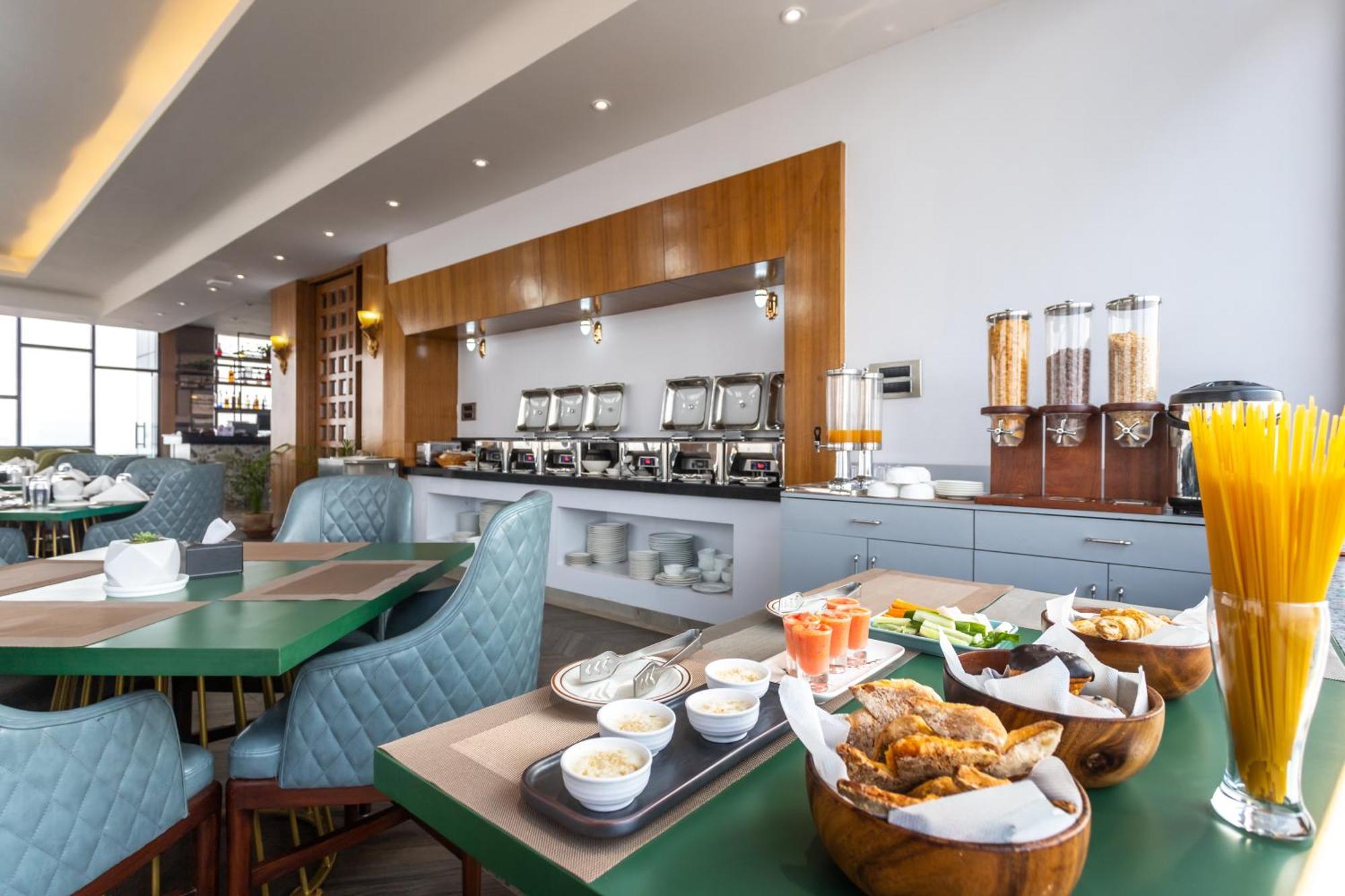 De Crown Inn Jogikuti Dış mekan fotoğraf